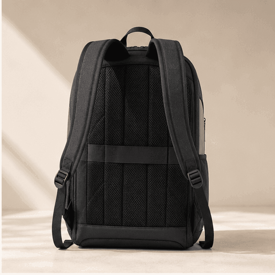 Padel backpack with padded shoulder straps and trolley sleeve
