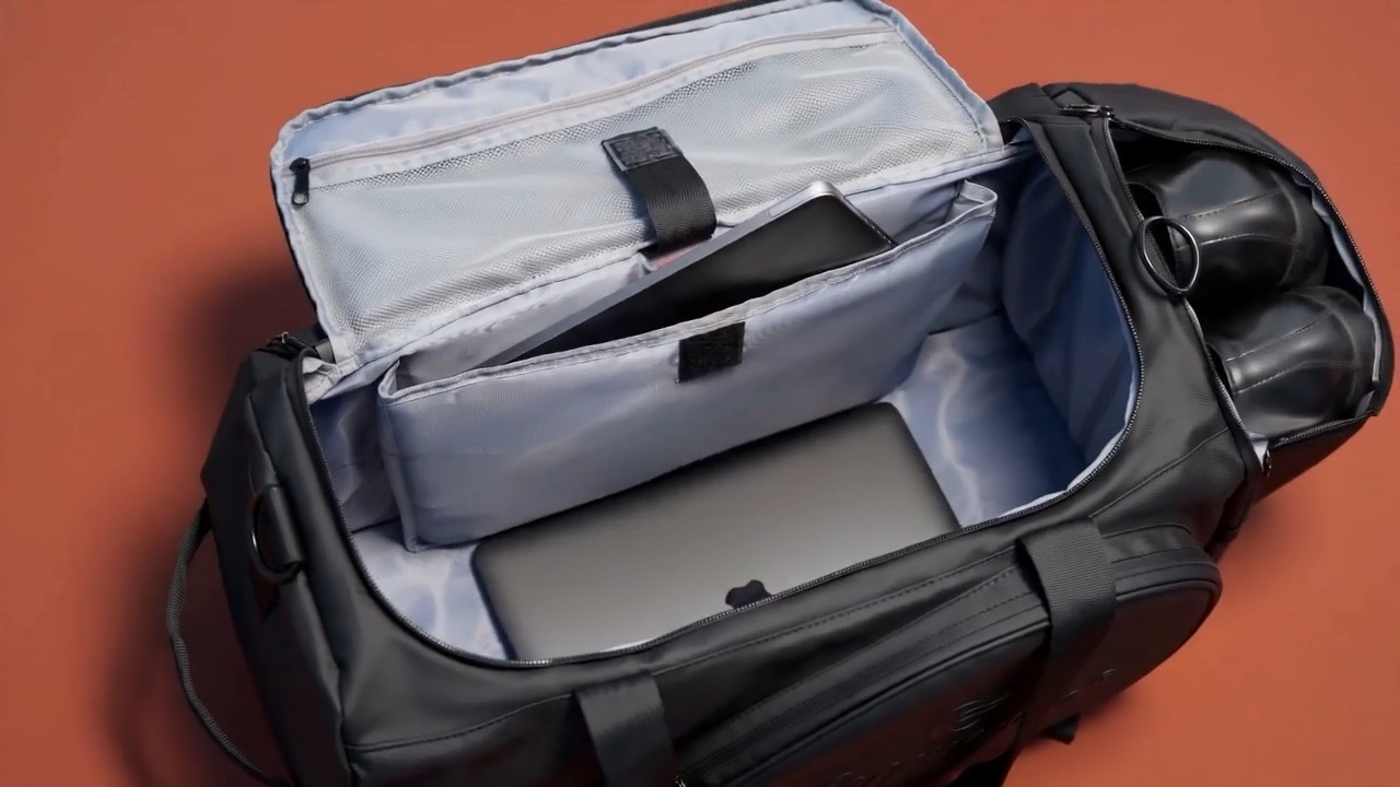 Actual racket-sports sample showing compact storage